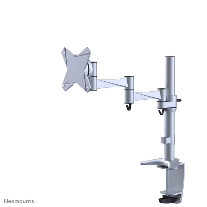 A Neomounts FPMA-D1330 ezüst egy három forgásponttal rendelkező asztali tartó legfeljebb 30 hüvelykes (76 cm) lapos képernyőkhöz.
