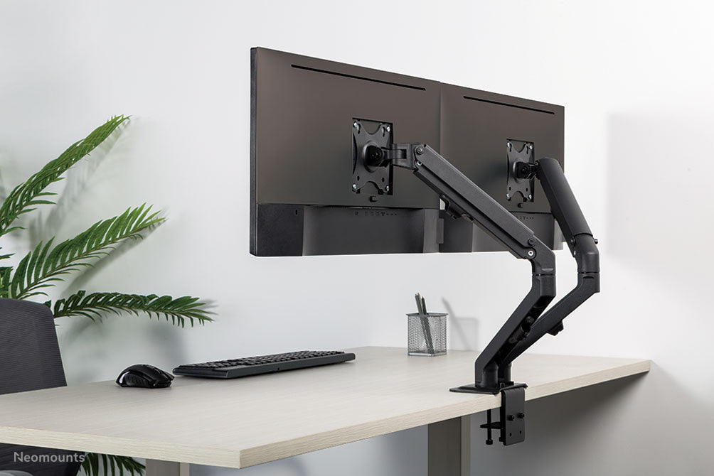 A Neomounts FPMA-D650D fekete egy full motion asztali tartó legfeljebb 27 hüvelykes (69 cm) képernyőkhöz.