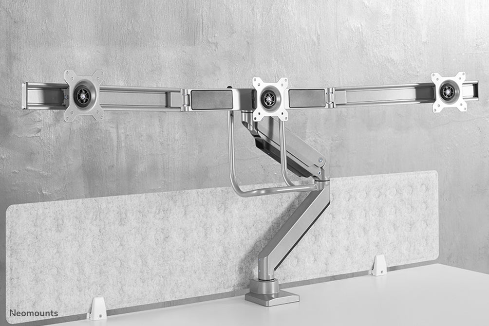 A Neomounts NM-D775DX3 ezüst egy gázrugós asztali tartó keresztléc és kar segítségével legfeljebb 27 hüvelykes (68,6 cm) lapos képernyőkhöz.