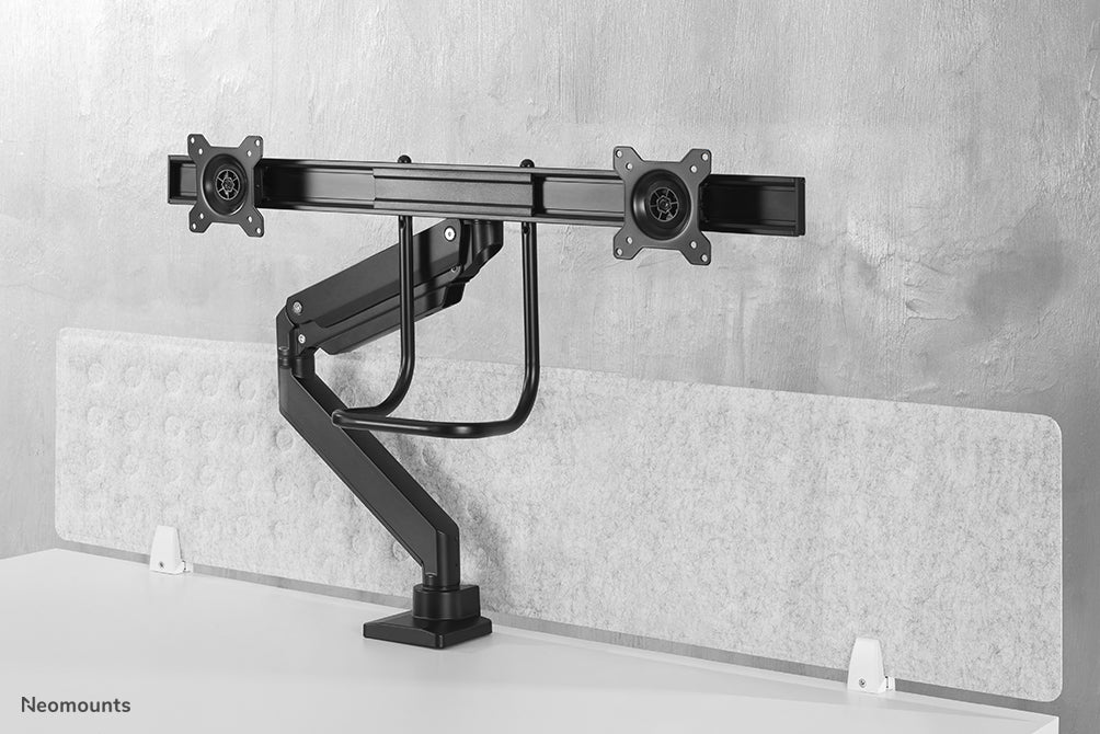 A Neomounts NM-D775DX fekete egy gázrugós asztali tartó keresztléc és kar segítségével legfeljebb 32 hüvelykes (81 cm) lapos képernyőkhöz.
