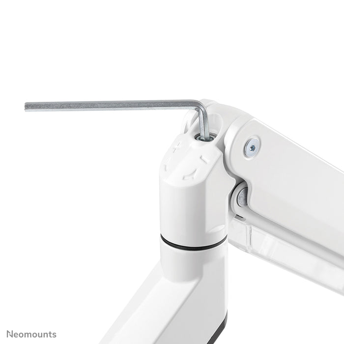 A Neomounts NM-D775DX fehér egy gázrugós asztali tartó keresztléc és kar segítségével legfeljebb 32 hüvelykes (81 cm) lapos képernyőkhöz.