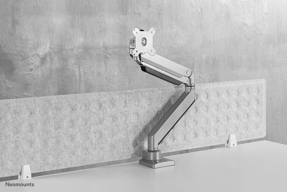 A Neomounts NM-D775 ezüstPLUS egy gázrugós asztali tartó ívelt monitorokhoz, legfeljebb 49 hüvelykes (124 cm) - Ezüst
