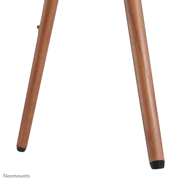 A Neomounts NM-M1000 fekete bútor lapos képernyős TV-khez akár 70 hüvelykig (178 cm).