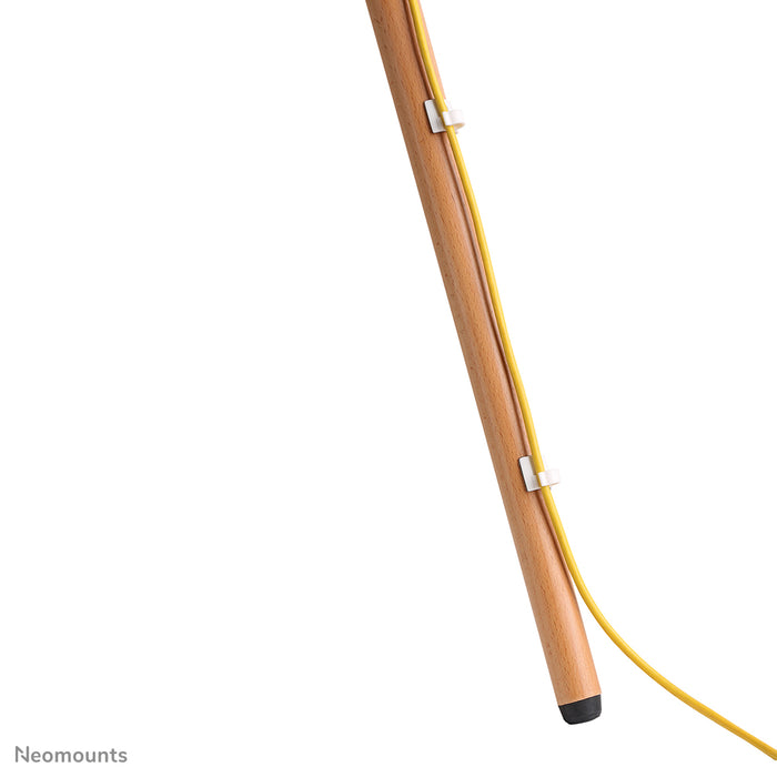 A Neomounts NM-M1000 fehér bútor lapos képernyős TV-khez akár 70 hüvelykig (178 cm).