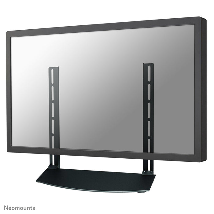 A Neomounts AV tartó, NS-SHELF100 modell, ideális AV eszközök elhelyezéséhez lapos képernyős tartók alatt.