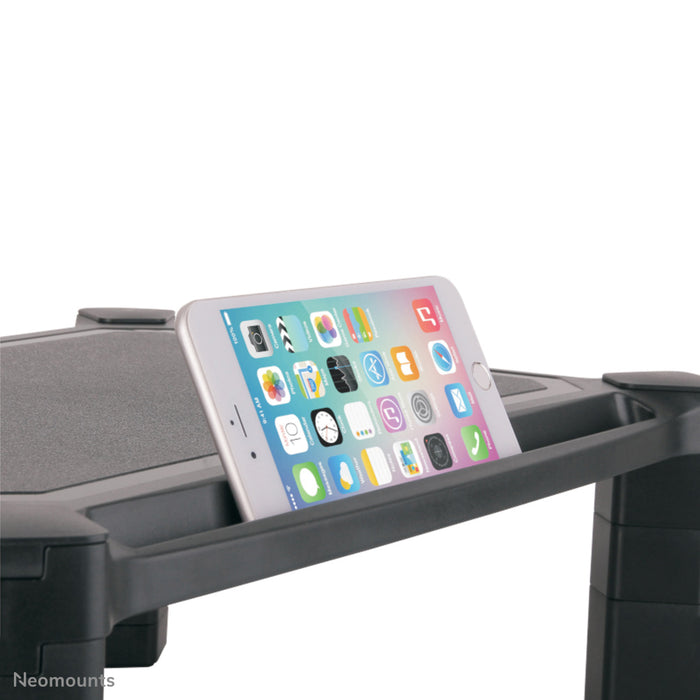 A Neomounts NSMONITOR20 emelő monitorhoz vagy laptophoz.