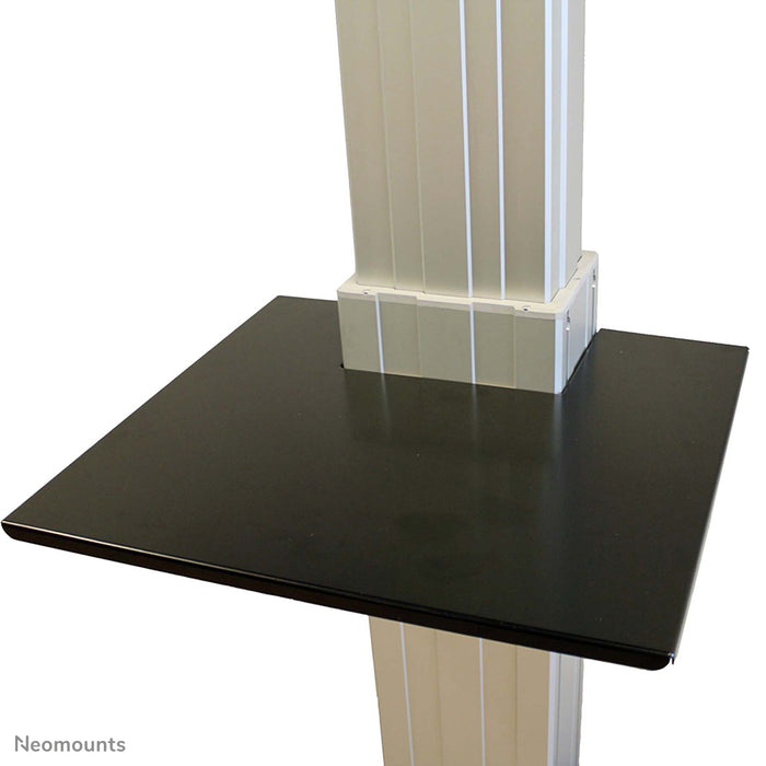 A Neomounts AV-tartó PLASMA-M2500LAPSHELF egy univerzális tartó AV-készülékek elhelyezéséhez a 2500-as sorozaton.